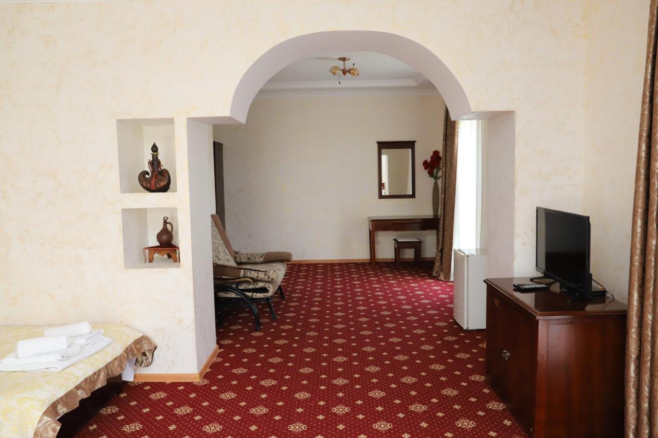 בורובויה Hotel Eurasia Deluxe מראה חיצוני תמונה